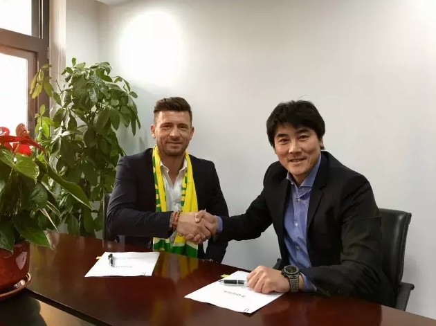 然而，切尔西在转会市场上的可用资金有限，无法确保他们遵守欧足联的财政公平法案。